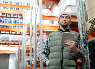 Jak systemy WMS transformują nowoczesną logistykę magazynową